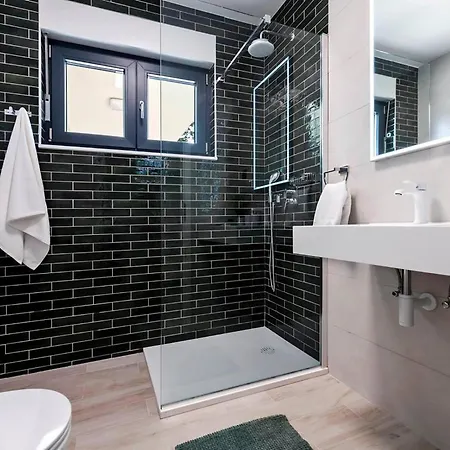 2 Bedroom Awesome In Holiday home Rovinj