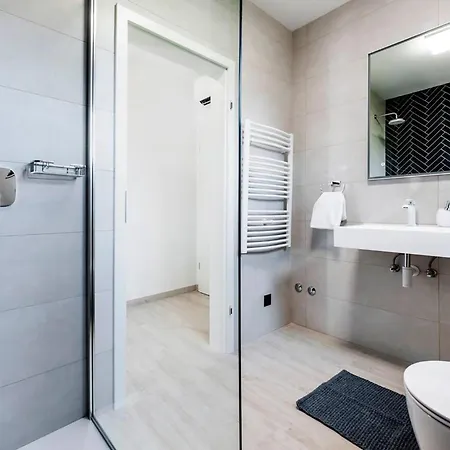 2 Bedroom Awesome In Rovinj