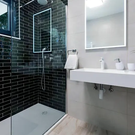 2 Bedroom Awesome In * Rovinj