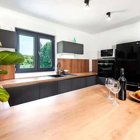 2 Bedroom Awesome In Rovinj