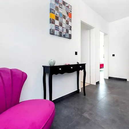 2 Bedroom Awesome In Rovinj