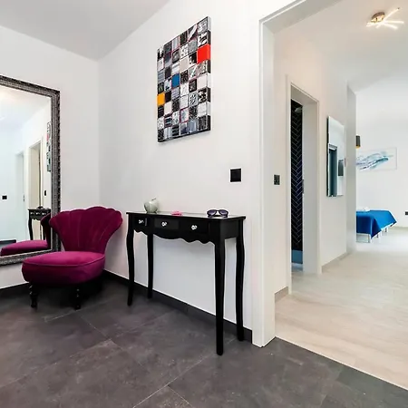 2 Bedroom Awesome In * Rovinj