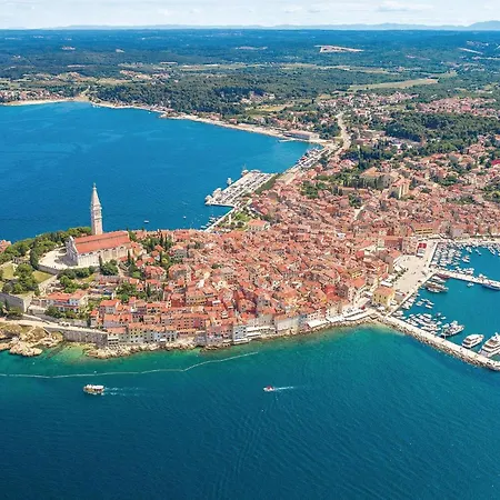 2 Bedroom Awesome In Rovinj